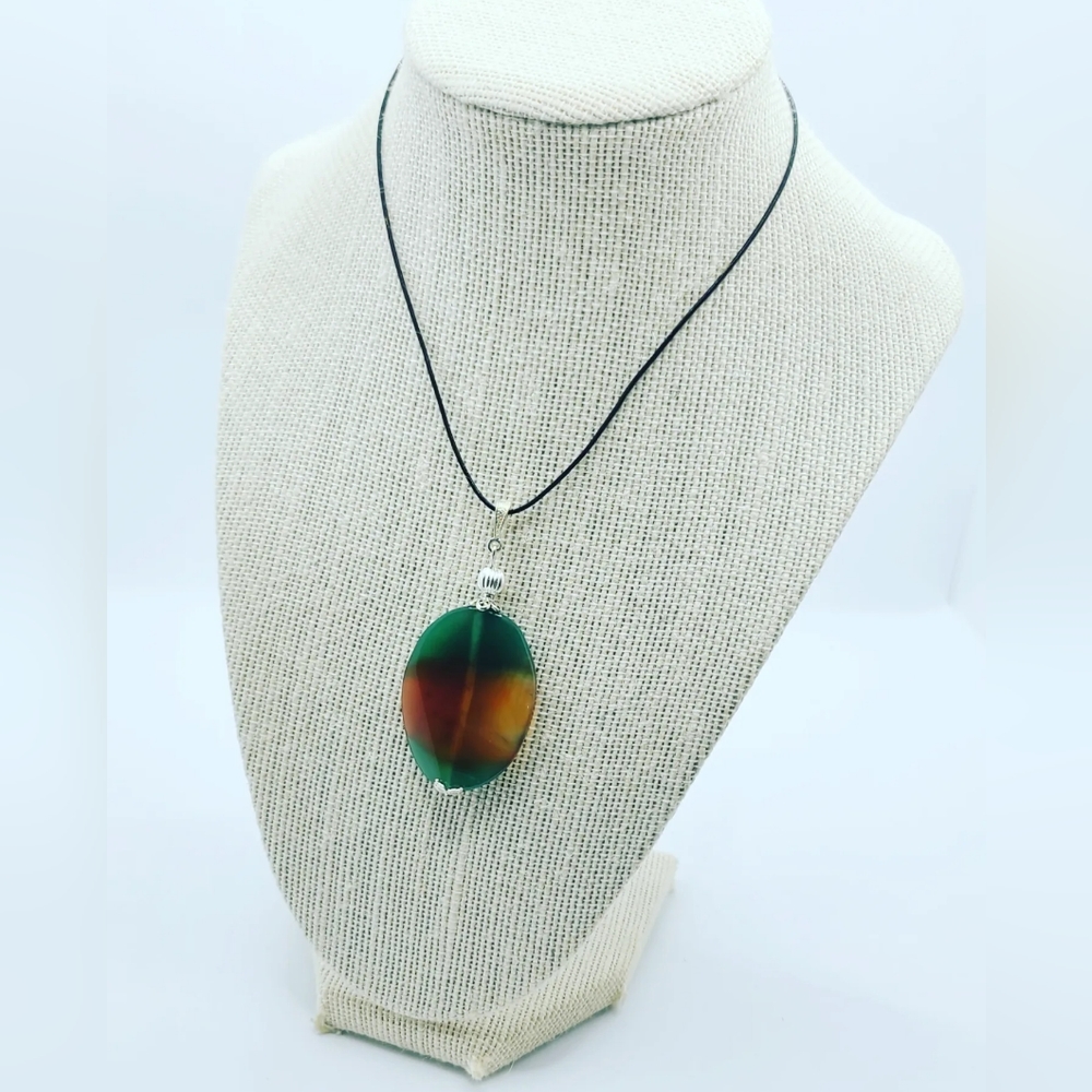 Agate oval cord pendant
